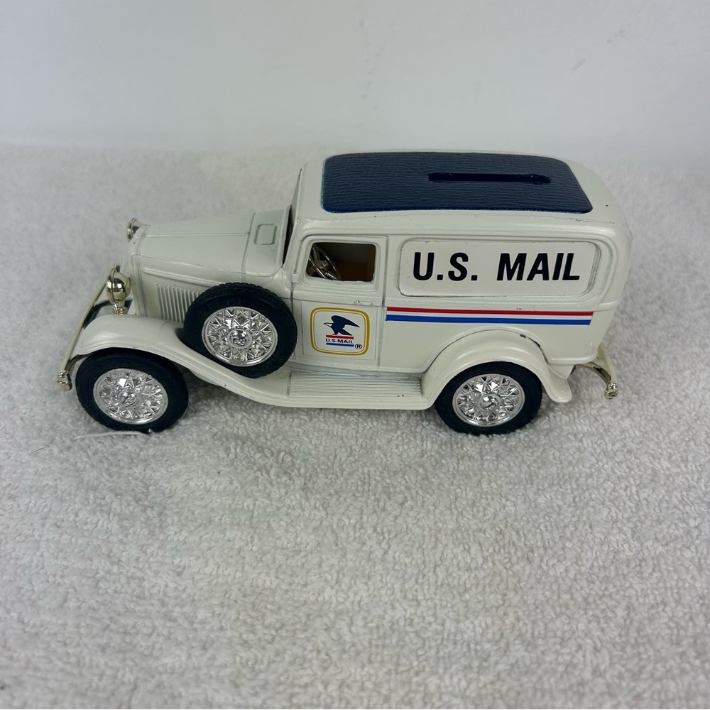 Set of 4 - VTG '87-90' ERTL U.S. MAIL Limited Edition Series die-cast bank cars. - Picture 5 of 16